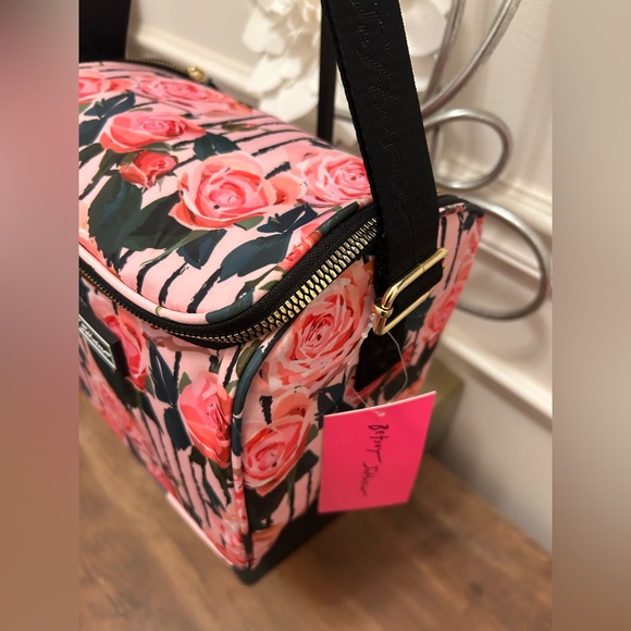 Betsey Johnson Floral Insulated Lunch Tote - Picture 3 of 9